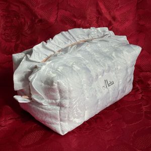 Trousse delicate à froufrous